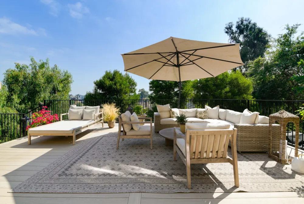 Constance Drive deck photo 3