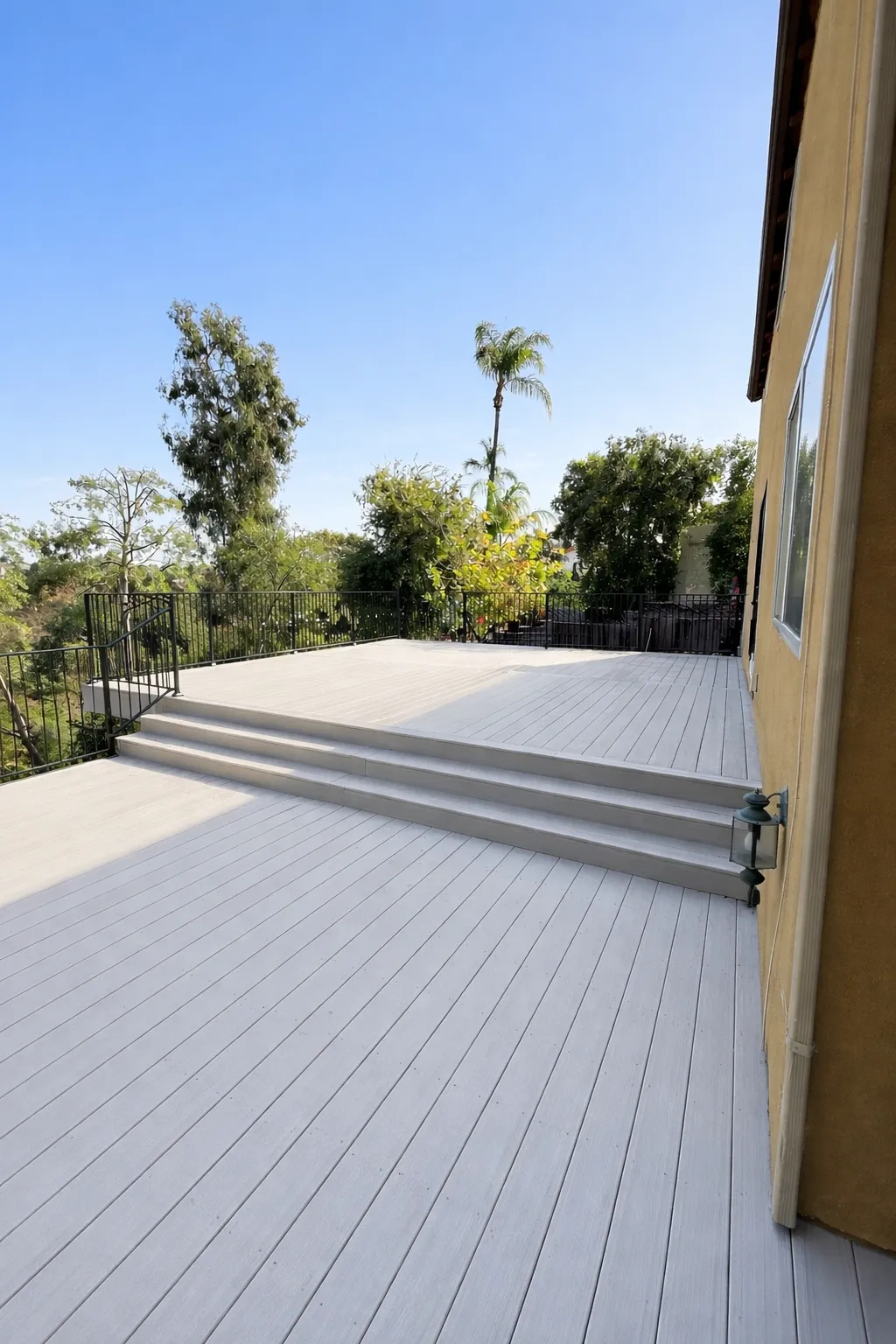 Constance Drive deck photo 4