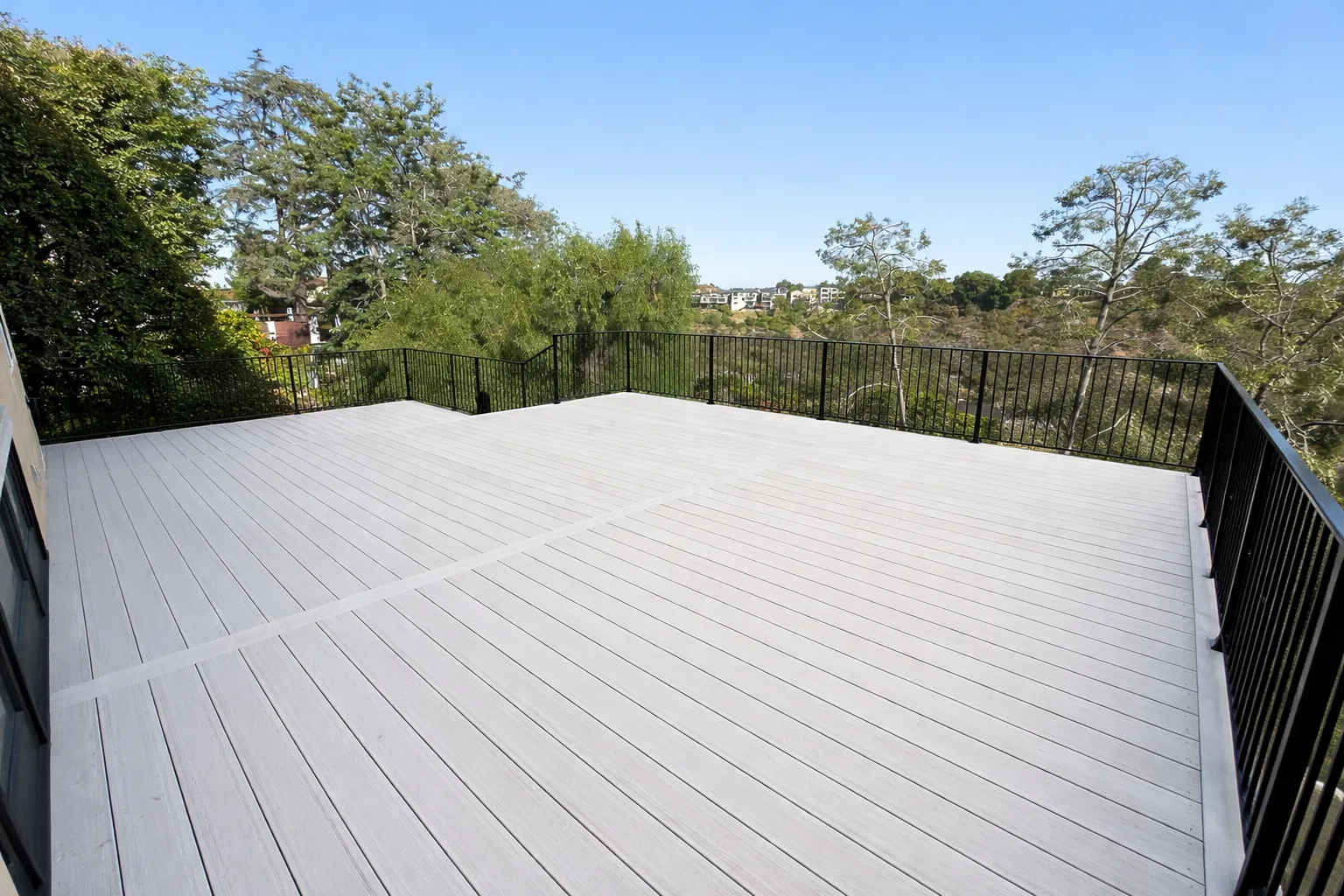 Constance Drive deck photo 5