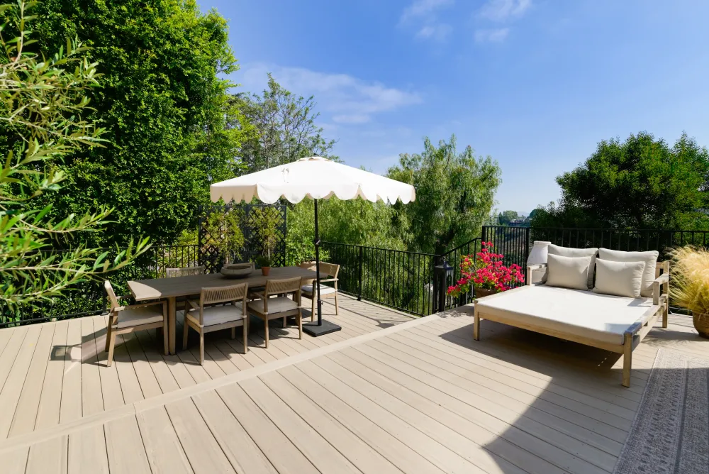 Constance Drive deck photo 7