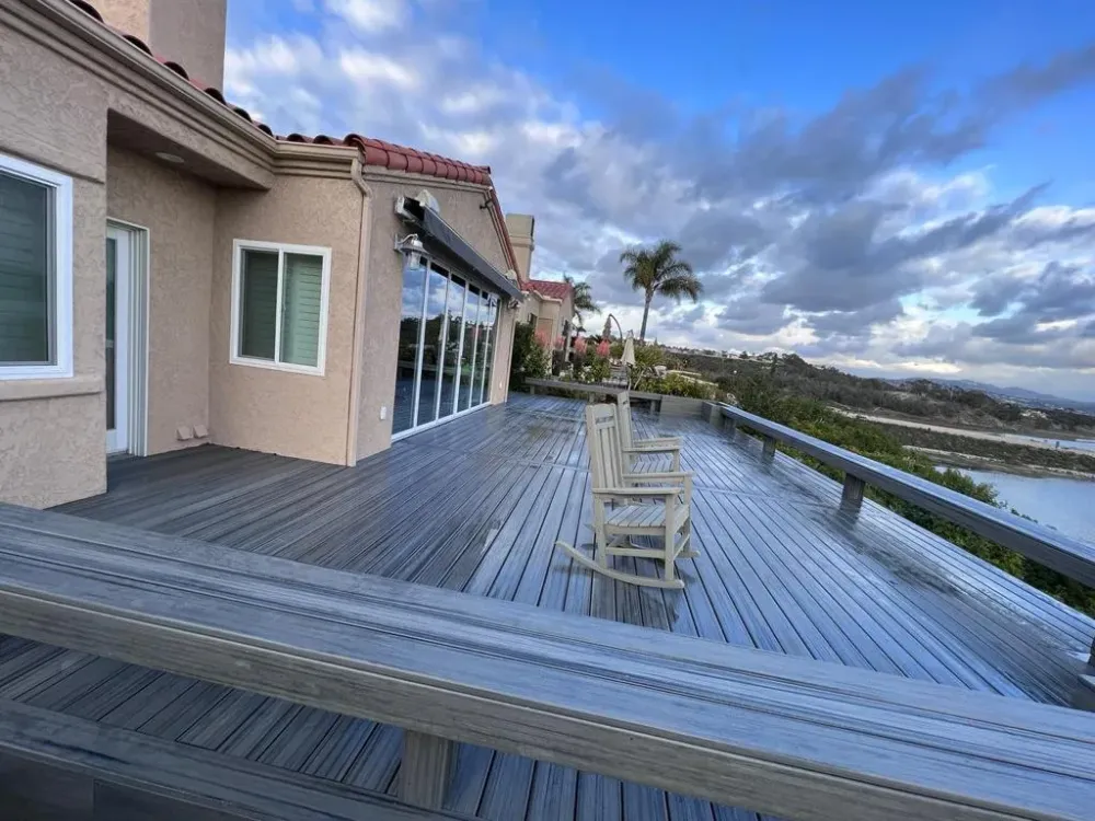 Lemon Street deck photo 3